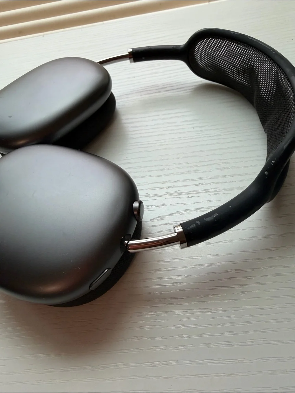 Apple Over-Ear Wireless Headphones - Gray Metallic